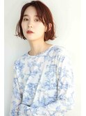 モードなニュアンスを吹き込む深みのあるローズカラー