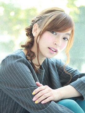 クィーンズガーデンバイケーツーギンザ(QUEEN’S GARDEN by K two GINZA) [K-two銀座]ピンいらずのゆるりとくるりんぱ夏のヘアアレンジ