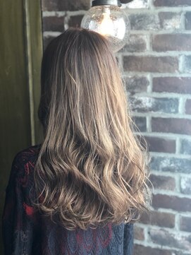 エイミー(Aimee) Aimee 町田 ナチュラルベージュ×リバースウェーブ