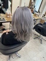 エリス ウメダ(Eliss umeda)&nbsp;ハイトーンヘア×シルバーアッシュ