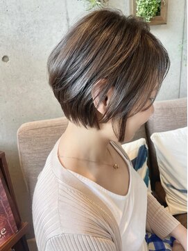 エム インターナショナル 春日部本店(EMU international) シルエット美人な前下がりヘア