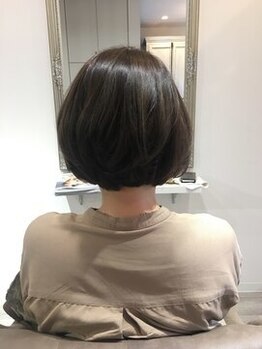 丁寧なカウンセリングと高い技術で再現性抜群のスタイル♪ 自宅でのスタイリングも楽々☆