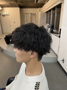 プルーブトウキョウ 渋谷(PROVE TOKYO) 緩め波巻きスパイラル刈り上げマッシュ