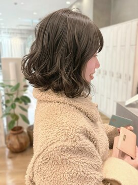 アトロ(Atoro) オリーブグレージュ/ボブ/ボブパーマ/コテ巻き/透明感カラー