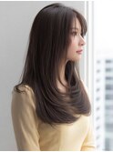 ミディアムレイヤー/グレージュ／顔周りカット/触覚／レイヤー