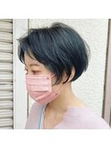 ネイビーブルーのハンサムマッシュショート