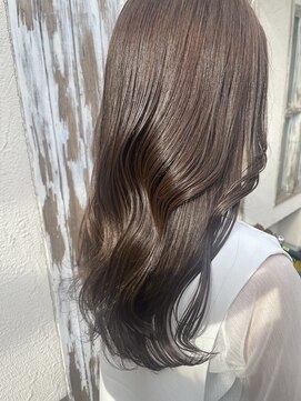 ジィップクリニカ(Zip clinica) ブラウンカラー　担当近森