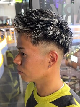 エルマーク(L-MARK) ホワイトハイライトツイストパーマアップバング短髪メッシュ