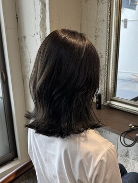 エムドット ヒロシマ(m. HIROSHIMA) グレージュカラー×くびれヘア