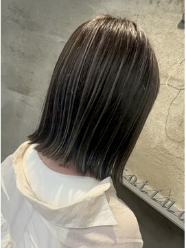 コティナ(cotina.) ダブルカラーケアブリーチハイライト切りっぱなしボブショート