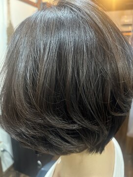 リリ(Liri) 大人ショートボブ