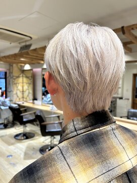 エイト新宿店(EIGHT shinjuku) ホワイトカラー