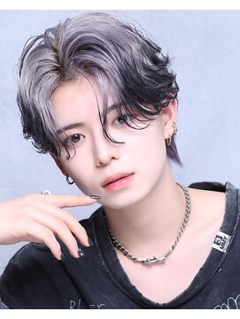 テンバイリップスヘアー(TEN by LIPPS hair) ホワイトシルバーアッシュエンドカラーツーブロセンターパート