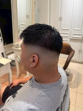 ヘアスタジオ アルス 御池店(hair Studio A.R.S) センターパートフェードニュアンスパーマフェザーショート