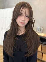 アトロ(Atoro)&nbsp;ロングヘアを活かしたたっぷりレイヤーカット！