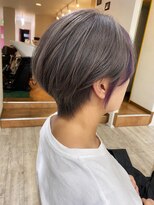 イソラブル(ISOLA-blu) 透明感グレー×パープルインナーの大人ショート