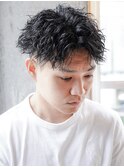 フェザーパーマ/ブルーブラック/刈り上げセンターパート[新宿]
