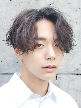 フィフス 原宿(fifth) センターパートミディアムサイドパート波巻きスパイラルパーマ