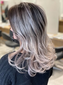 アヴァンス 京橋店(AVANCE) 外国人風ホワイトバレイヤージュグラデーション@京橋