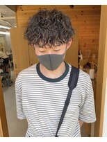 カフネ ジュントス ヨロ(Cafune' juntos YOLO)&nbsp;ツイストスパイラルパーマ/2ブロック/メンズカット