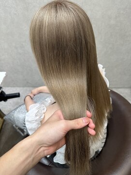 ロンド レア 天神大名店(Lond Le’a) デザインカラー/レイヤーカット/ウェットヘア/オリーブベージュ