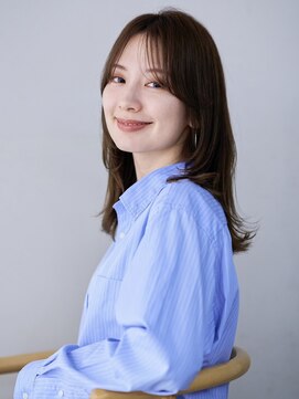 サーカス バイ ビュートリアム 青山(CIRCUS by BEAUTRIUM) ミディアムヘア　レイヤースタイル　ふんわり　内巻き　外ハネ