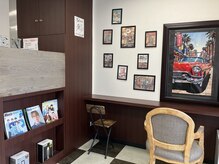 エン フェイバリット ヘアー(en favorite hai)の雰囲気（待合スペース【ご遠慮なくアンティークな椅子にお座りください】）