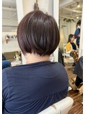 ショートボブ×ツヤツヤピンクベージュ