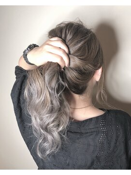 ルーチェ(luce) ホワイトグレージュ！バレイヤージュ！デザインカラー