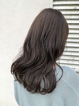 ブル(blu) 透明感アッシュ　ゆるふわロング