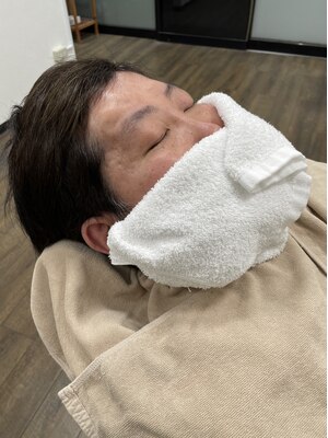 【メンズ特化×高技術】カットはもちろん、シェービングも！ひげ・眉などの身だしなみも整えられるサロン◎