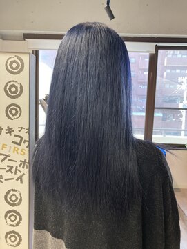 コワファーストナガサキシャンプーボーイ(COIFF1RST NAGASAKI SHAMPOO BOY) ブリーチ1回 ネイビーブルー