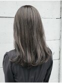 外国人の地毛のようなナチュラルアッシュ
