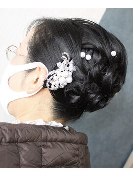 モアヘアーセカンド(MORE-HAIR Second) 黒留袖に合わせた面のアップスタイル