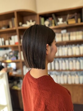 ラ ミューズ ヘアー(La mju:z hair) 前下がり切りっぱなしタッセルボブ(a)