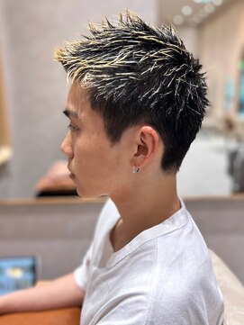 ガーデンヨコハマエスト(GARDEN YOKOHAMA est) 金髪　ダブルカラー　ハイライト　刈り上げ　スパイキーショート