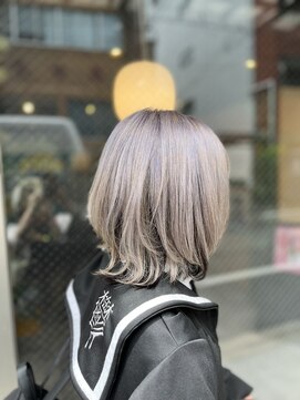 ルフレ 新宿歌舞伎町店(Reflet) くびれボブ/シルバー/ブラック/ケアブリーチ/ダブルカラー