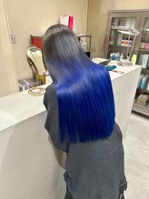 ブリーチを使用して、透明感のあるカラーや高発色なカラーに！頭皮につけず、綺麗に染め上げます♪