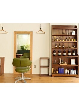 卓越した技術で一人ひとりのお悩みをサポートします。大人女性の為の上質空間を提供するサロン〈HOME〉