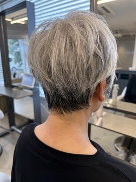 ビスチェ(Vische) 大人ショートヘア