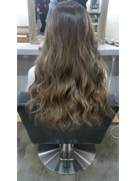 ルチア(Lucia) 外国人風ハイライト+グラデーション/バレイヤージュ30代40代50代