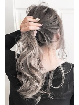 エイトセカンド 新宿三丁目店(EIGHT second) 【EIGHT second】グレージュハイライトギブソンタックポニー