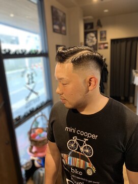 バーバー スタジオ ラフテル(Barber Studio RAFTEL) メッシュフロントパートスタイル