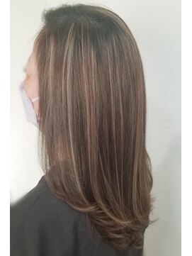 ヘアーアンドネイル ルシア(Hair&Nail Lucia) ミルクティーベージュのハイライト