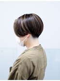 刈り上げのマニッシュショート＋ハイライトカラー