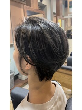 ビューティーワークスループライン(beautyworks LoopLine) グレージュカラーのショートボブ