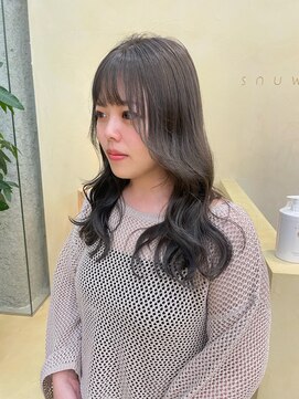 スニュウ(snuw) グレージュカラー