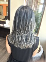 ヴァンカウンシル Kuwana(VAN COUNCIL)&nbsp;レイヤーカット×外国人風バレイヤージュ