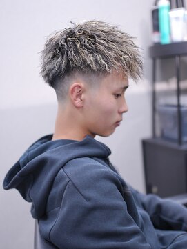 スラッシュ(SLASH) メンズパーマ/ハイライト/短髪/フェードカット/ツイスト/姫路