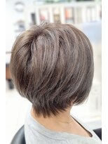 ヘアースタジオ ジェイワン(hair studio J ONE)&nbsp;30代40代50代60代くびれ大人ショート　プラチナグレー脱白髪染め